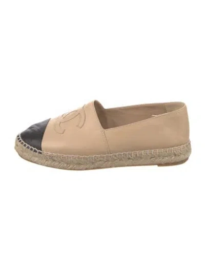 Pre-owned Chanel Interlocking Cc Logo Leather Espadrilles In Neutral