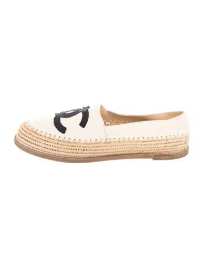Pre-owned Chanel Interlocking Cc Logo Leather Espadrilles In Neutral