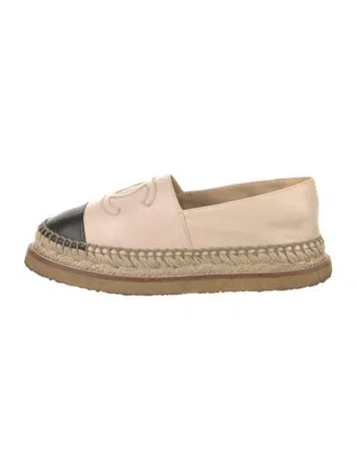 Pre-owned Chanel Interlocking Cc Logo Leather Espadrilles In Neutral