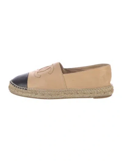 Pre-owned Chanel Interlocking Cc Logo Leather Espadrilles In Neutral