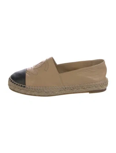 Pre-owned Chanel Interlocking Cc Logo Leather Espadrilles In Neutral