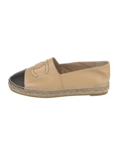 Pre-owned Chanel Interlocking Cc Logo Leather Espadrilles In Neutral