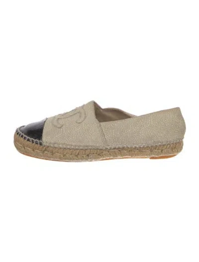Pre-owned Chanel Interlocking Cc Logo Leather Espadrilles In Neutral