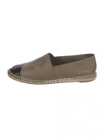 Pre-owned Chanel Interlocking Cc Logo Leather Espadrilles In Neutral