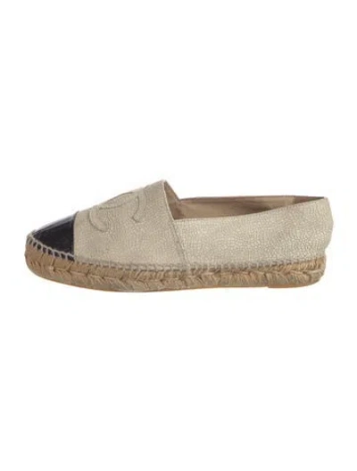 Pre-owned Chanel Interlocking Cc Logo Leather Espadrilles In Neutral