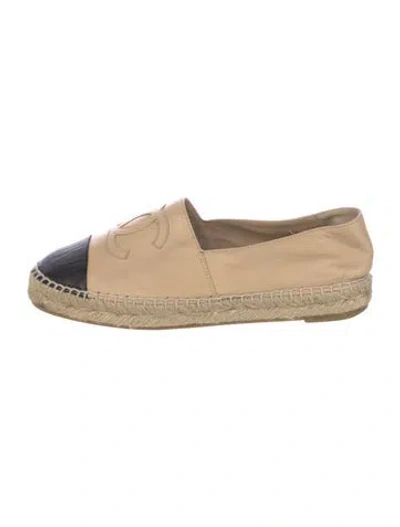 Pre-owned Chanel Interlocking Cc Logo Leather Espadrilles In Neutral