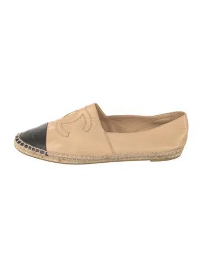 Pre-owned Chanel Interlocking Cc Logo Leather Espadrilles In Neutral