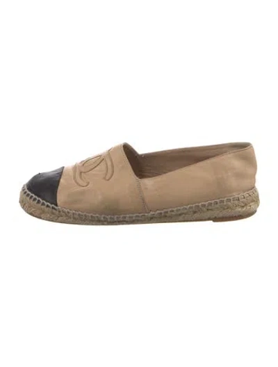 Pre-owned Chanel Interlocking Cc Logo Leather Espadrilles In Neutral