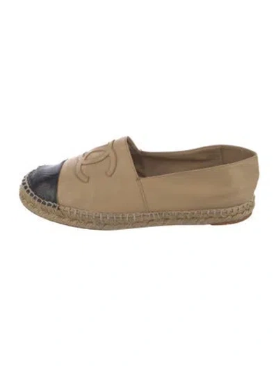Pre-owned Chanel Interlocking Cc Logo Leather Espadrilles In Neutral