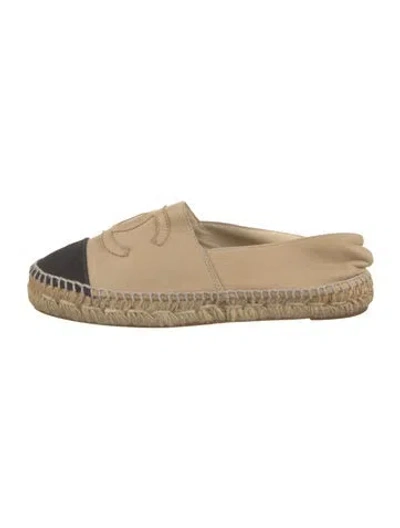Pre-owned Chanel Interlocking Cc Logo Leather Espadrilles In Neutral