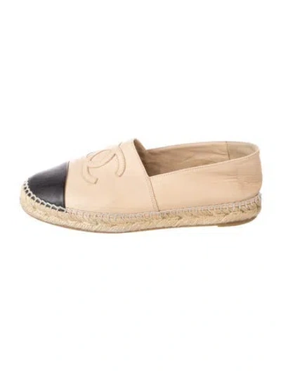 Pre-owned Chanel Interlocking Cc Logo Leather Espadrilles In Neutral