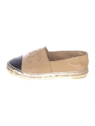 Pre-owned Chanel Interlocking Cc Logo Leather Espadrilles In Neutral