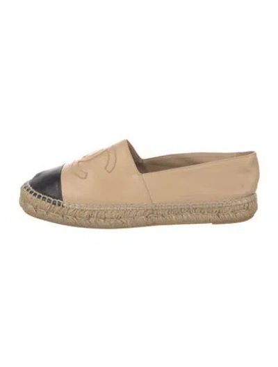 Pre-owned Chanel Interlocking Cc Logo Leather Espadrilles In Neutral