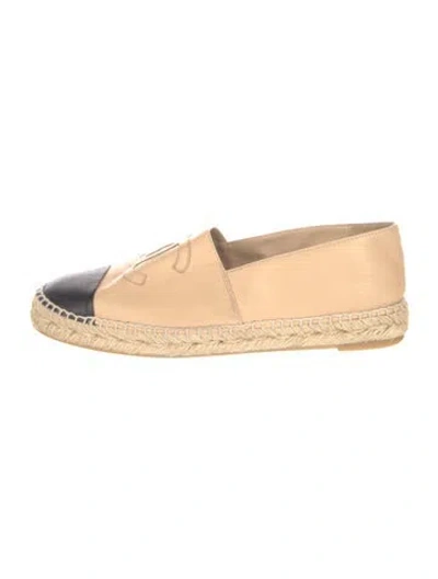 Pre-owned Chanel Interlocking Cc Logo Leather Espadrilles In Neutral