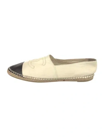 Pre-owned Chanel Interlocking Cc Logo Leather Espadrilles In Neutral