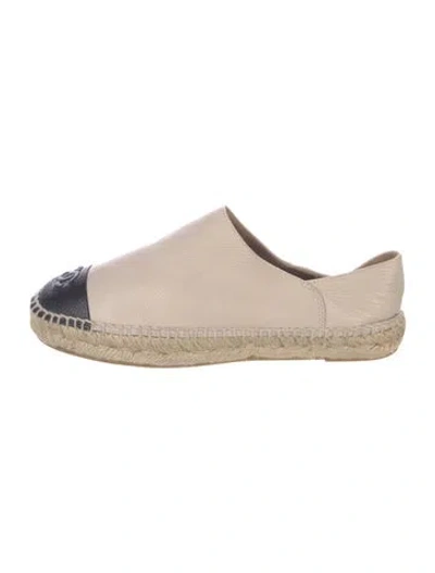 Pre-owned Chanel Interlocking Cc Logo Leather Espadrilles In Neutral