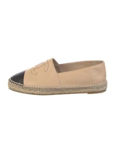 Pre-owned Chanel Interlocking Cc Logo Leather Espadrilles In Neutral