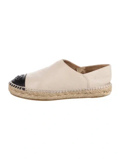 Pre-owned Chanel Interlocking Cc Logo Leather Espadrilles In Neutral