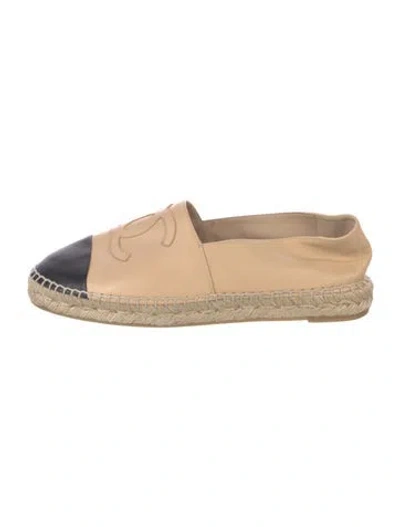 Pre-owned Chanel Interlocking Cc Logo Leather Espadrilles In Neutral