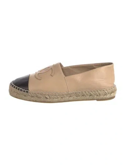 Pre-owned Chanel Interlocking Cc Logo Leather Espadrilles In Neutral