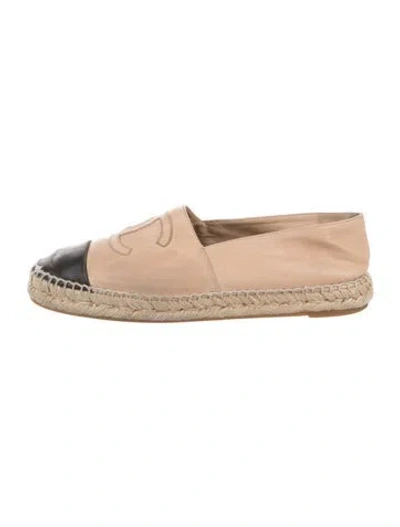 Pre-owned Chanel Interlocking Cc Logo Leather Espadrilles In Neutral