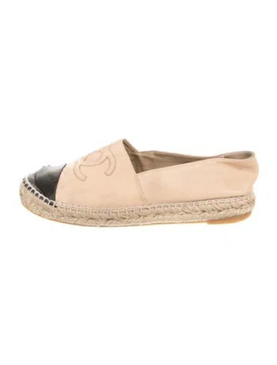 Pre-owned Chanel Interlocking Cc Logo Leather Espadrilles In Neutral