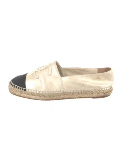 Pre-owned Chanel Interlocking Cc Logo Leather Espadrilles In Neutral