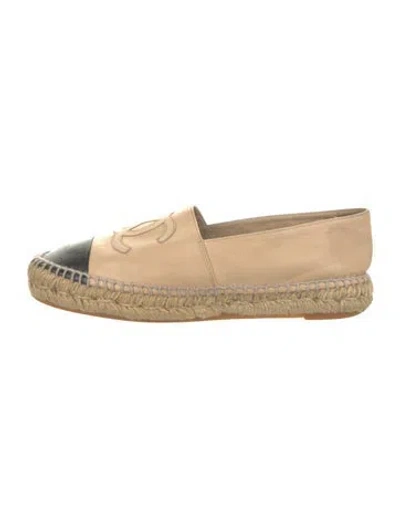 Pre-owned Chanel Interlocking Cc Logo Leather Espadrilles In Neutral