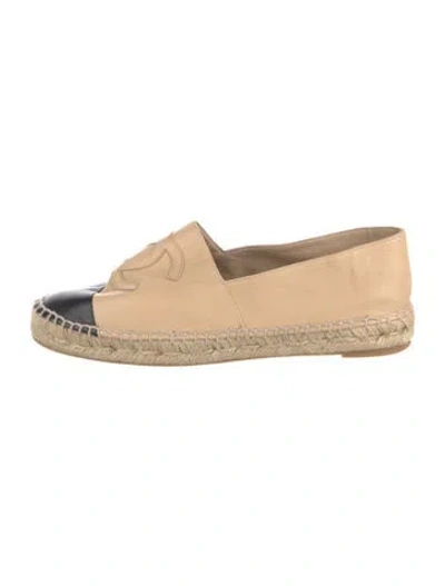 Pre-owned Chanel Interlocking Cc Logo Leather Espadrilles In Neutrals