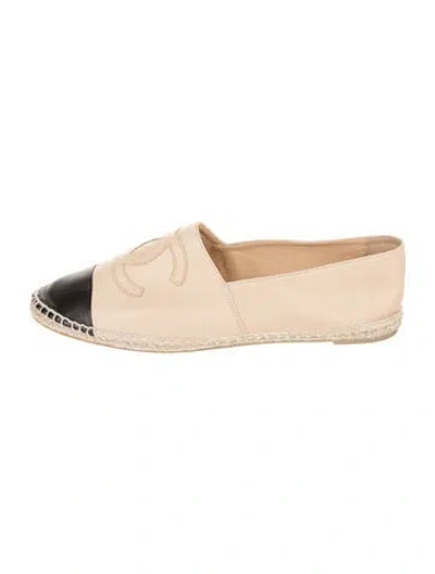 Pre-owned Chanel Interlocking Cc Logo Leather Espadrilles In Neutrals