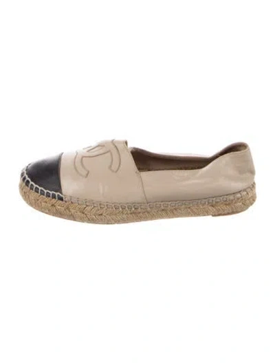Pre-owned Chanel Interlocking Cc Logo Leather Espadrilles In Neutrals