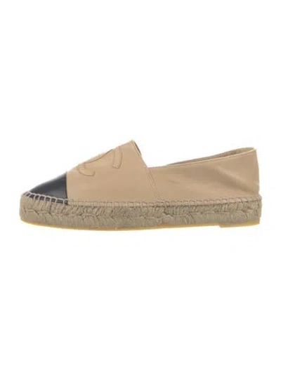 Pre-owned Chanel Interlocking Cc Logo Leather Espadrilles In Neutrals