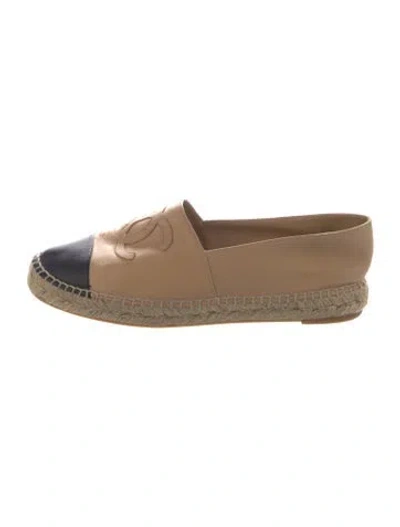 Pre-owned Chanel Interlocking Cc Logo Leather Espadrilles In Neutrals