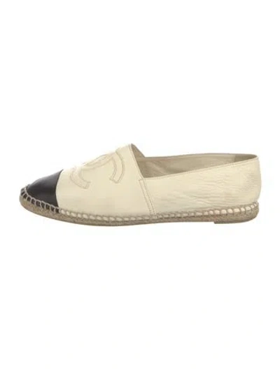Pre-owned Chanel Interlocking Cc Logo Leather Espadrilles In Neutrals