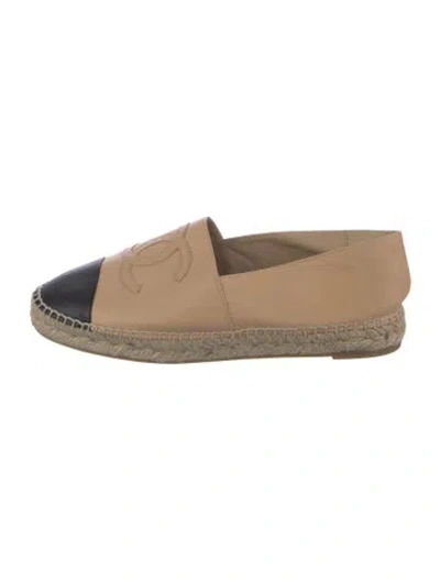 Pre-owned Chanel Interlocking Cc Logo Leather Espadrilles In Neutrals