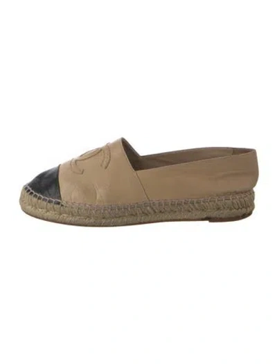 Pre-owned Chanel Interlocking Cc Logo Leather Espadrilles In Neutrals
