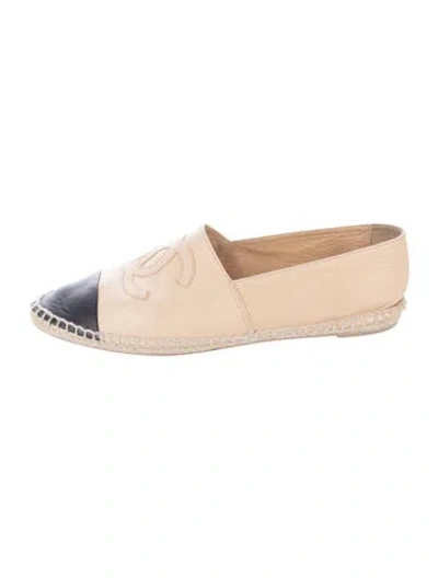 Pre-owned Chanel Interlocking Cc Logo Leather Espadrilles In Neutrals
