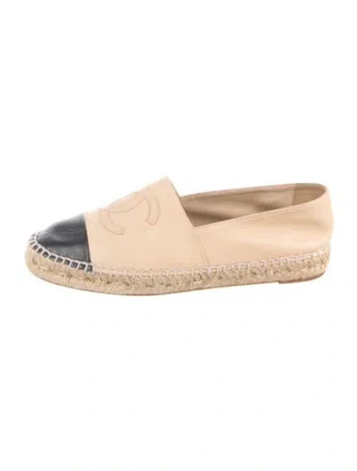 Pre-owned Chanel Interlocking Cc Logo Leather Espadrilles In Neutrals