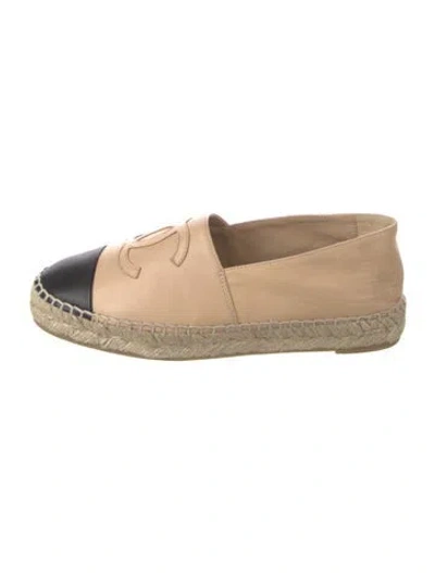Pre-owned Chanel Interlocking Cc Logo Leather Espadrilles In Neutrals