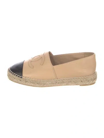 Pre-owned Chanel Interlocking Cc Logo Leather Espadrilles In Neutrals