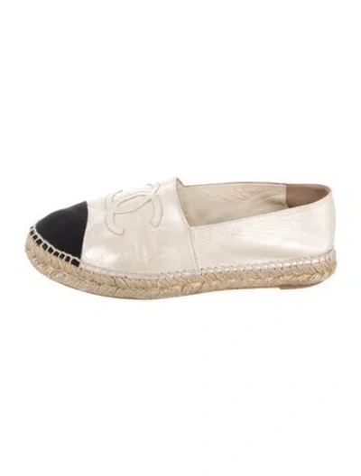 Pre-owned Chanel Interlocking Cc Logo Leather Espadrilles In Neutrals