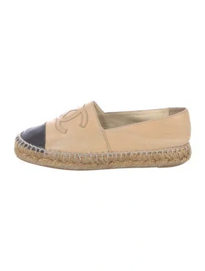 Pre-owned Chanel Interlocking Cc Logo Leather Espadrilles In Neutrals