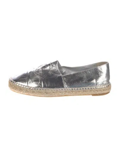 Pre-owned Chanel Interlocking Cc Logo Leather Espadrilles In Silver