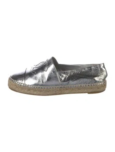 Pre-owned Chanel Interlocking Cc Logo Leather Espadrilles In Silver