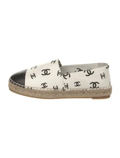 Pre-owned Chanel Interlocking Cc Logo Leather Espadrilles In White