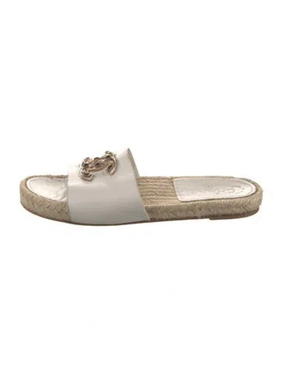 Pre-owned Chanel Interlocking Cc Logo Leather Espadrilles In White