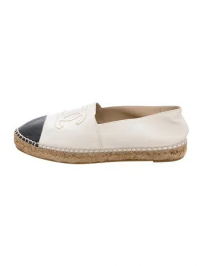 Pre-owned Chanel Interlocking Cc Logo Leather Espadrilles In White