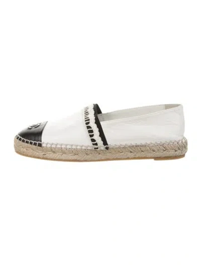 Pre-owned Chanel Interlocking Cc Logo Leather Espadrilles In White