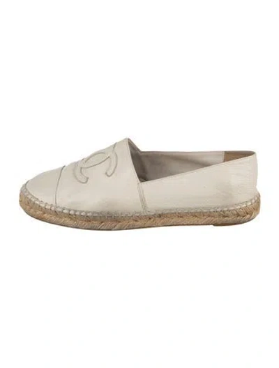 Pre-owned Chanel Interlocking Cc Logo Leather Espadrilles In White