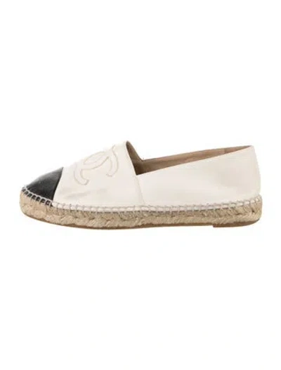 Pre-owned Chanel Interlocking Cc Logo Leather Espadrilles In White